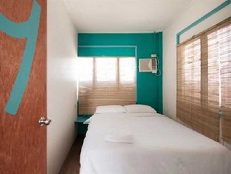 Mnl Boutique Hostel Макати Экстерьер фото