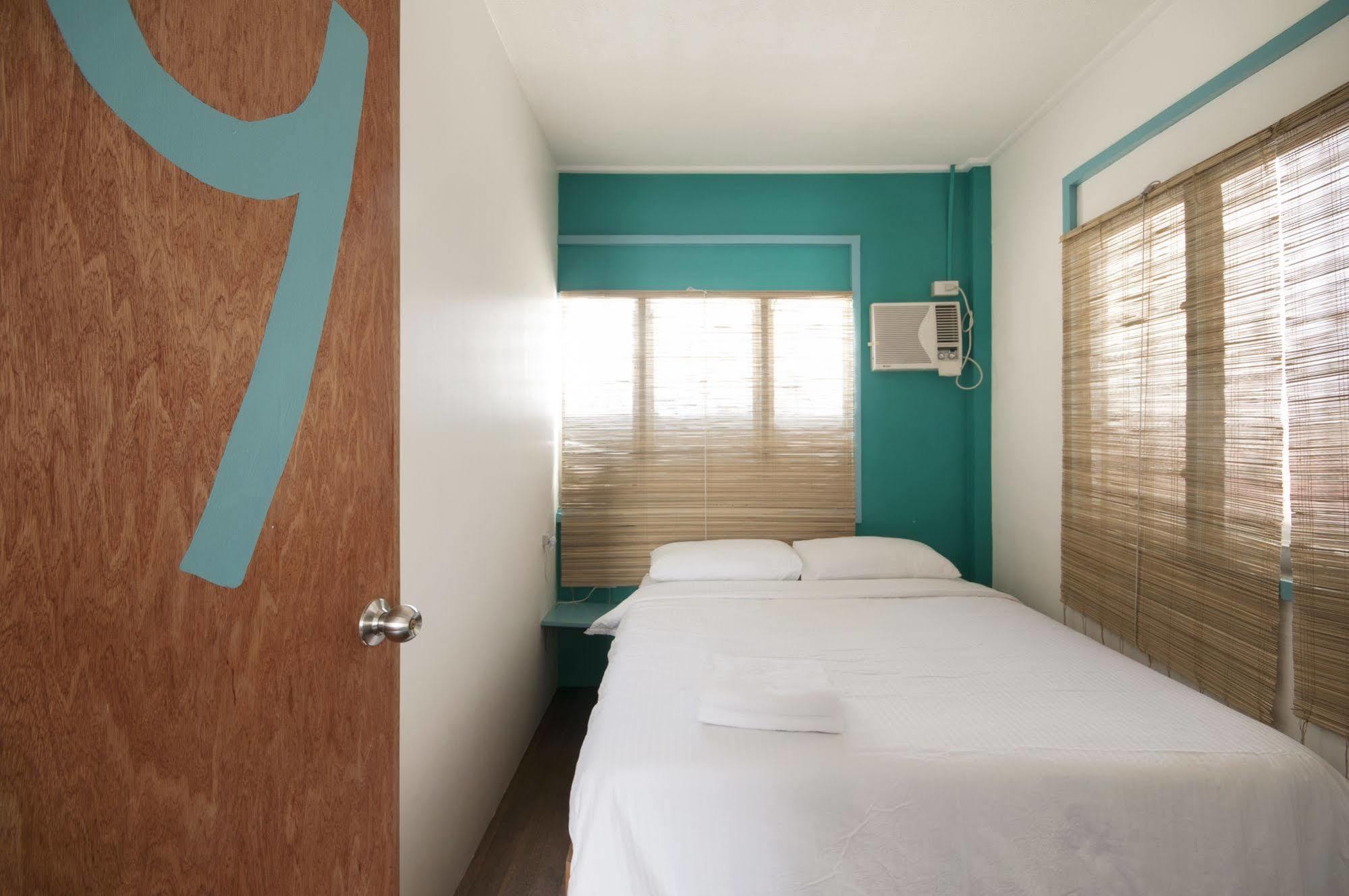 Mnl Boutique Hostel Макати Экстерьер фото
